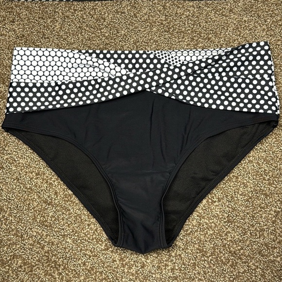 Women's Black and White Polka Dot Halter Style Tummy Control Bikini Size XL - Picture 3 of 6